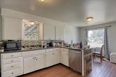 Kitchen - 2804 E Marshall Ave, Spokane, WA 99207 photo 1 of 3