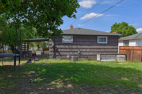 Exterior - 2804 E Marshall Ave, Spokane, WA 99207 photo 7 of 11
