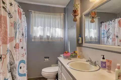 Bath - 2804 E Marshall Ave, Spokane, WA 99207 photo 1 of 2