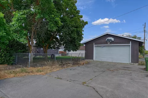 Exterior - 2804 E Marshall Ave, Spokane, WA 99207 photo 4 of 11