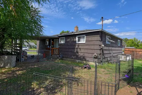 Exterior - 2804 E Marshall Ave, Spokane, WA 99207 photo 10 of 11