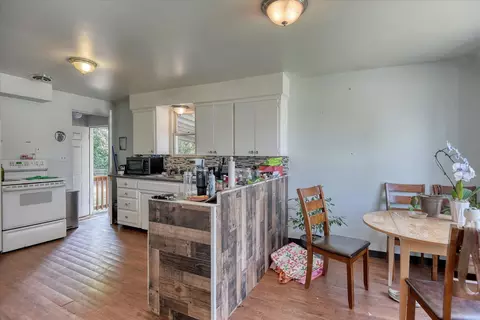 Kitchen - 2804 E Marshall Ave, Spokane, WA 99207 photo 2 of 3