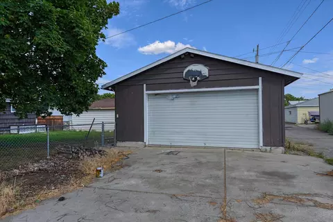 Exterior - 2804 E Marshall Ave, Spokane, WA 99207 photo 5 of 11