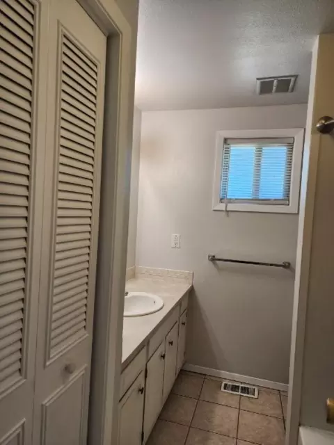 704 E Beacon Ave, Spokane, WA 99208 photo 5