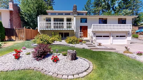 8527 N Greenwood St, Spokane, WA 99208