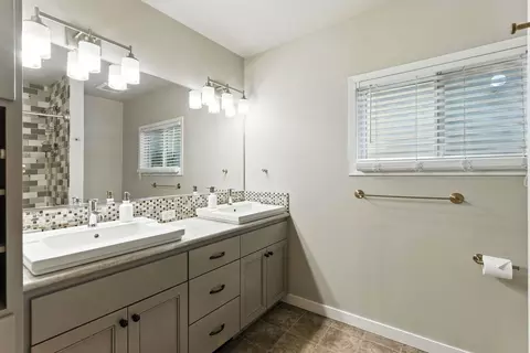 Bath - 422 E 16th Ave, Spokane, WA 99203 photo 1 of 3