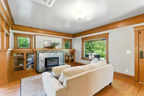 Living - 422 E 16th Ave, Spokane, WA 99203 photo 2 of 4