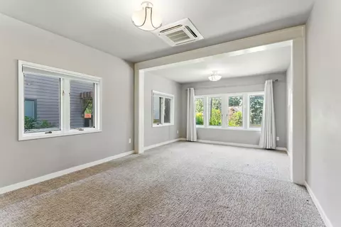 Living - 422 E 16th Ave, Spokane, WA 99203 photo 3 of 4
