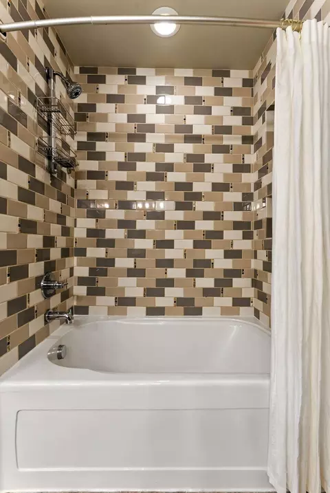 Bath - 422 E 16th Ave, Spokane, WA 99203 photo 2 of 3