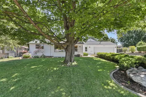 825 S Marigold Rd, Veradale, WA 99037