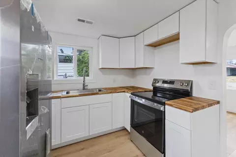 Kitchen - 7201 E 5th Ave, Spokane Valley, WA 99212 photo 1 of 1