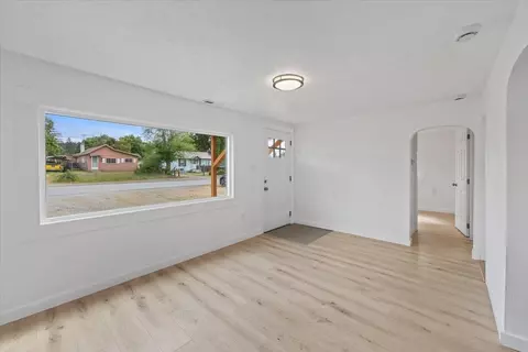Living - 7201 E 5th Ave, Spokane Valley, WA 99212 photo 4 of 5
