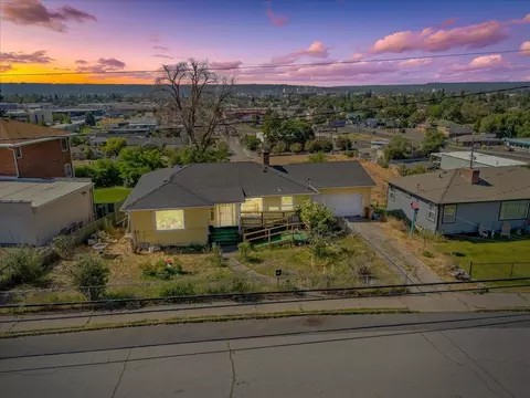 34 Euclid Ave, Spokane, WA 99207 photo 2