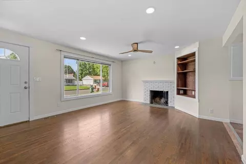 Living - 2811 E 39th Ave, Spokane, WA 99223 photo 6 of 9