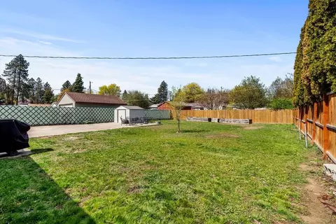 Exterior - 2811 E 39th Ave, Spokane, WA 99223 photo 5 of 8