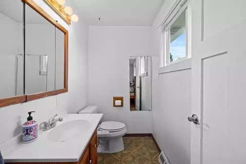 Bath - 2811 E 39th Ave, Spokane, WA 99223 photo 2 of 3