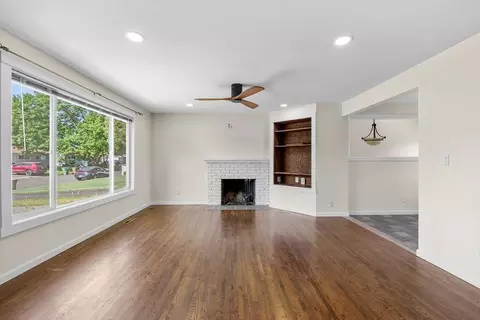 Living - 2811 E 39th Ave, Spokane, WA 99223 photo 3 of 9