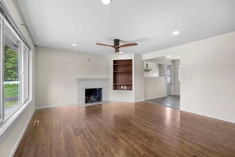 Living - 2811 E 39th Ave, Spokane, WA 99223 photo 4 of 9