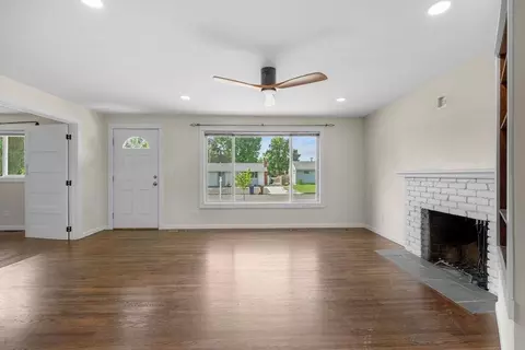 Living - 2811 E 39th Ave, Spokane, WA 99223 photo 5 of 9