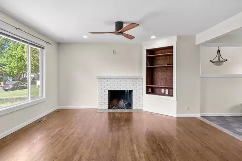 Living - 2811 E 39th Ave, Spokane, WA 99223 photo 2 of 9