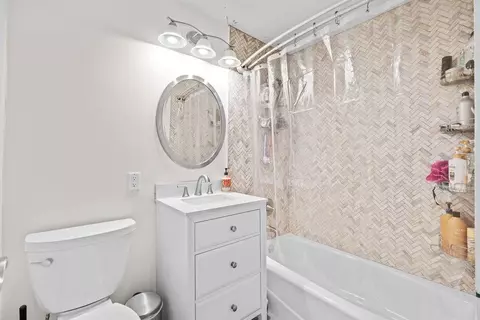 Bath - 2811 E 39th Ave, Spokane, WA 99223 photo 1 of 3