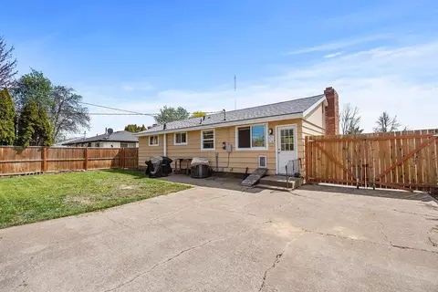 Exterior - 2811 E 39th Ave, Spokane, WA 99223 photo 8 of 8