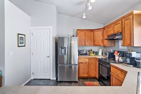 Kitchen - 1636 E Vanetta Ln, Spokane, WA 99217 photo 3 of 4