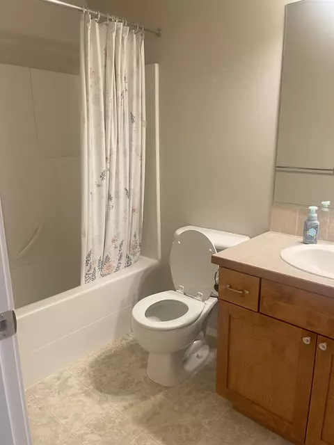 Bath - 1636 E Vanetta Ln, Spokane, WA 99217 photo 3 of 3
