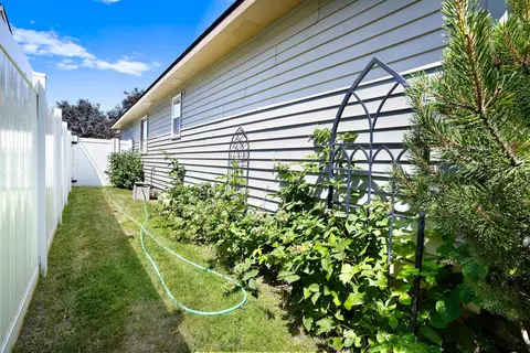 Exterior - 1636 E Vanetta Ln, Spokane, WA 99217 photo 6 of 10