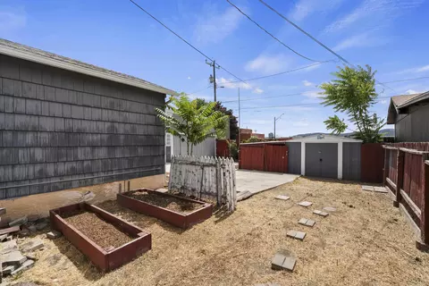 Exterior - 5218 E Commerce Ave, Spokane, WA 99212 photo 11 of 11