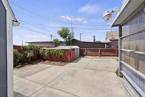Exterior - 5218 E Commerce Ave, Spokane, WA 99212 photo 6 of 11