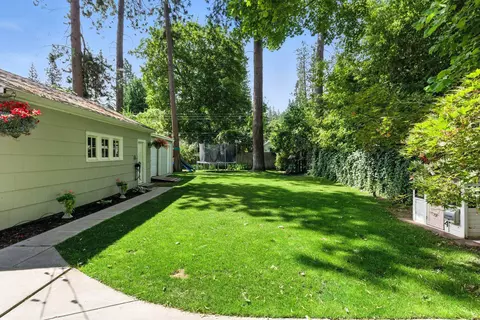 Exterior - 914 E 17th Ave, Spokane, WA 99203 photo 5 of 13