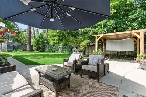 Exterior - 914 E 17th Ave, Spokane, WA 99203 photo 2 of 13