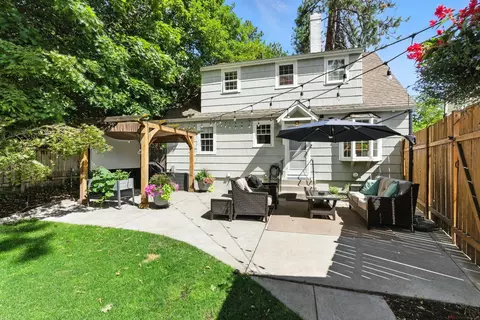Exterior - 914 E 17th Ave, Spokane, WA 99203 photo 10 of 13