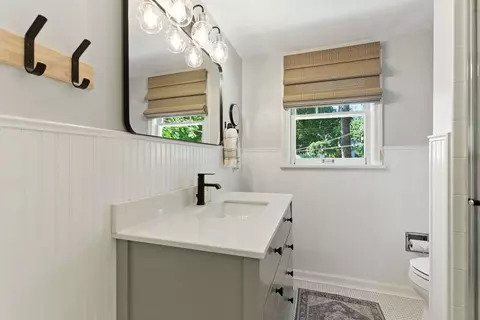 Bath - 914 E 17th Ave, Spokane, WA 99203 photo 1 of 5