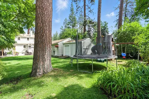 Exterior - 914 E 17th Ave, Spokane, WA 99203 photo 8 of 13