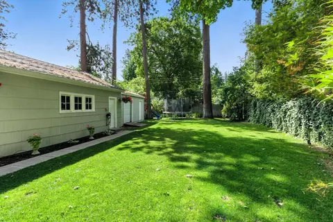 Exterior - 914 E 17th Ave, Spokane, WA 99203 photo 7 of 13