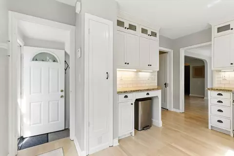 Entry Way - 914 E 17th Ave, Spokane, WA 99203 photo 1 of 2