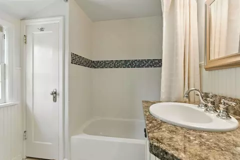 Bath - 914 E 17th Ave, Spokane, WA 99203 photo 3 of 5