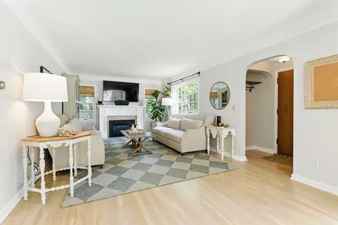Living - 914 E 17th Ave, Spokane, WA 99203 photo 3 of 4
