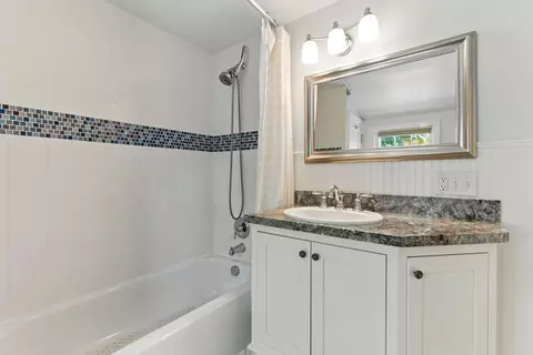 Bath - 914 E 17th Ave, Spokane, WA 99203 photo 4 of 5