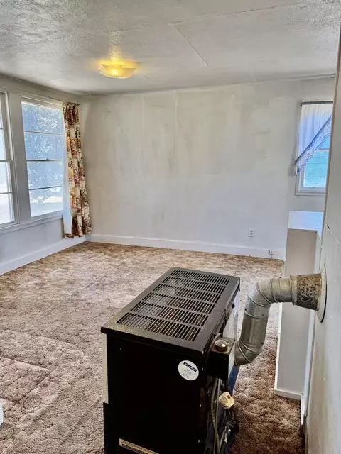 Living - 6818 E 5th Ave, Spokane Valley, WA 99212 photo 3 of 3