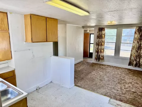 Living - 6818 E 5th Ave, Spokane Valley, WA 99212 photo 2 of 3