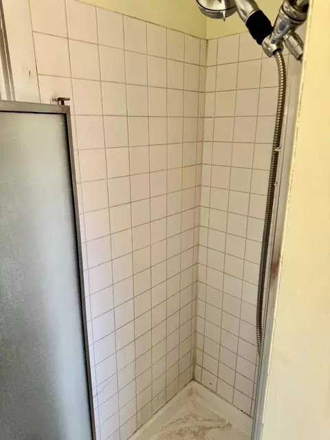 Bath - 6818 E 5th Ave, Spokane Valley, WA 99212 photo 2 of 2