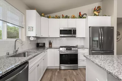 Kitchen - 3921 E Longfellow Ave, Spokane, WA 99217 photo 3 of 3