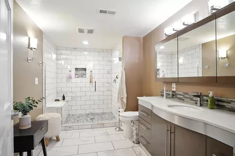 Bath - 7907 N Cedar Rd, Spokane, WA 99208 photo 3 of 4
