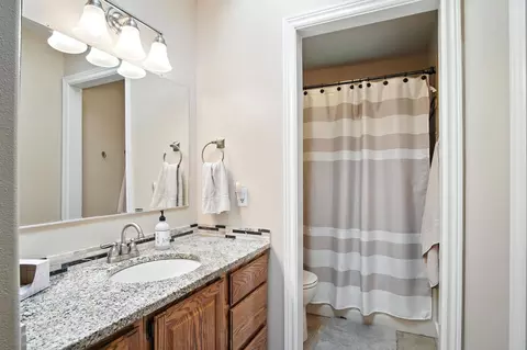 Bath - 7907 N Cedar Rd, Spokane, WA 99208 photo 2 of 4