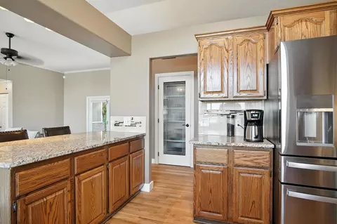 Kitchen - 7907 N Cedar Rd, Spokane, WA 99208 photo 5 of 7