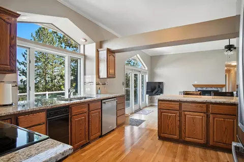 Kitchen - 7907 N Cedar Rd, Spokane, WA 99208 photo 4 of 7