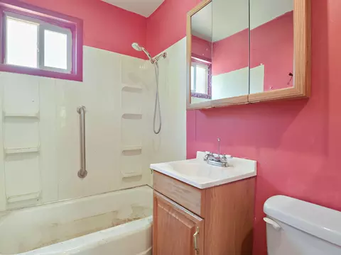 Bath - 2703 E 4th Ave, Spokane, WA 99202 photo 1 of 1